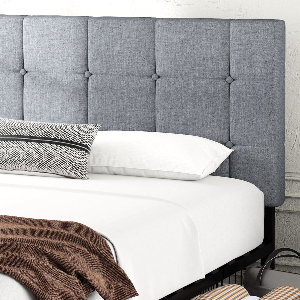 Queen Size Platform Bed Frame with Headboard and 4 Storage Drawers L286